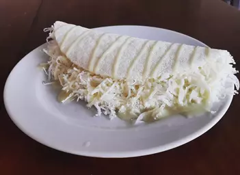 Tapioca com leite condensado e coco